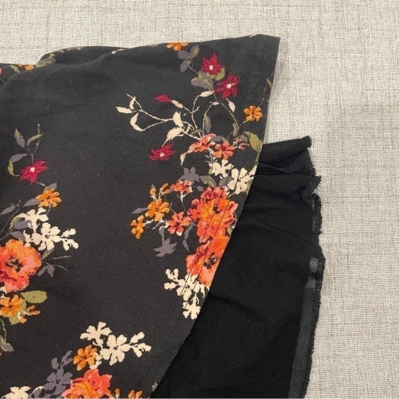 Garnet Hill fall floral v-neck faux wrap dress with flattering ruching. Small. - Picture 6 of 8